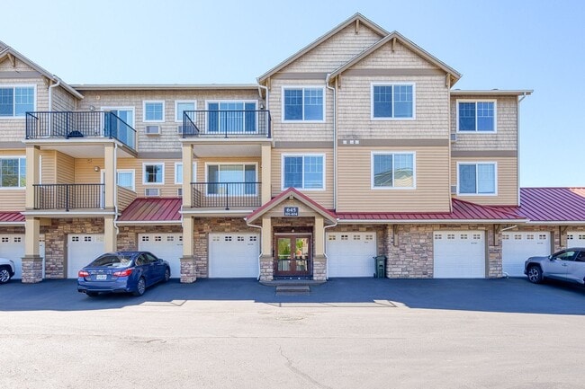 *Spectacular Light & Bright Updated 2 BD* ... - *Spectacular Light & Bright Updated 2 BD* ... House