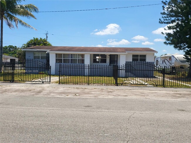 Building Photo - 1102 NW 100th Terrace