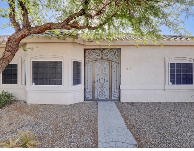 Building Photo - 1870 Racine Dr