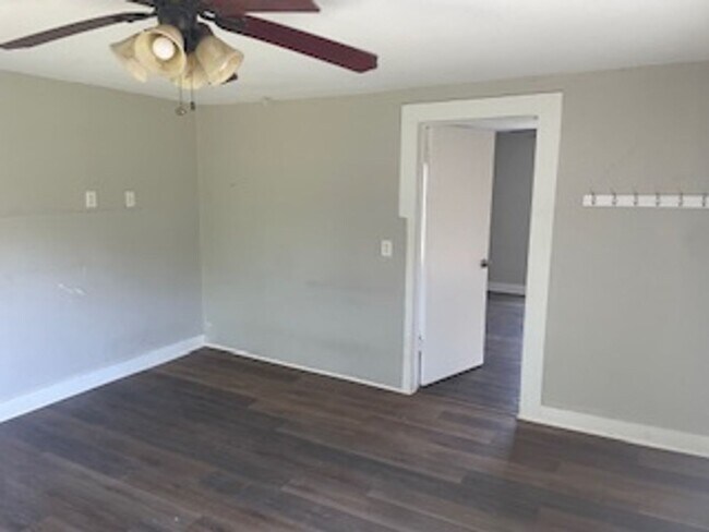 Foto del edificio - 2 Bed/2 Bath Garage Apartment