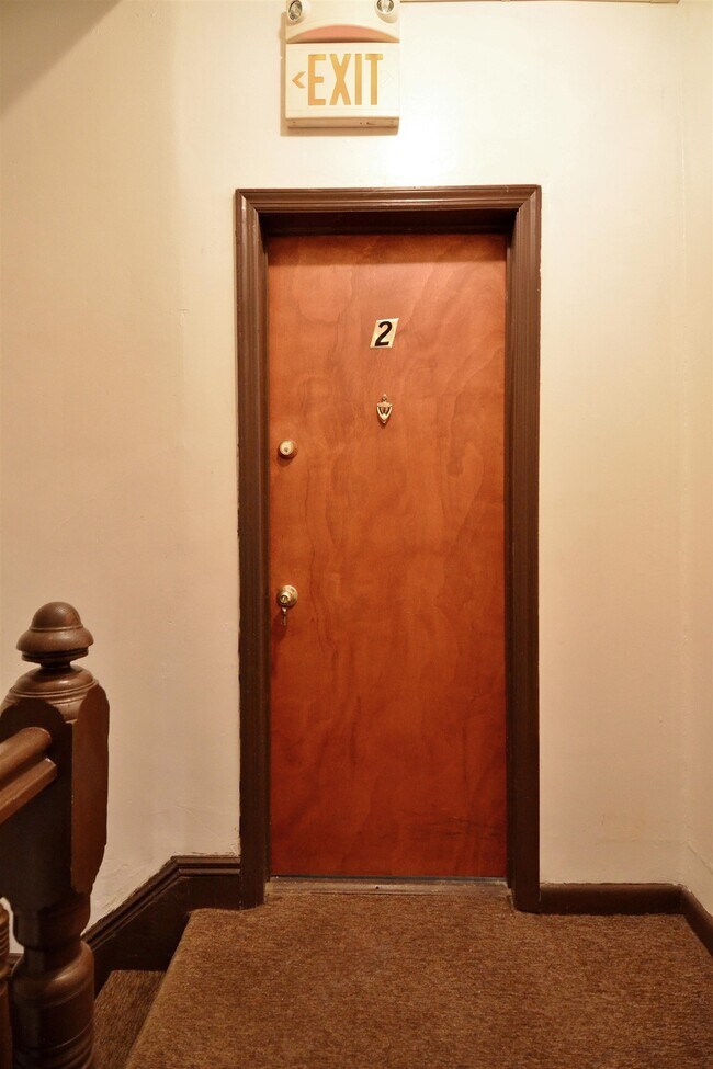 Foto del edificio - 127-129-129 W 3rd St