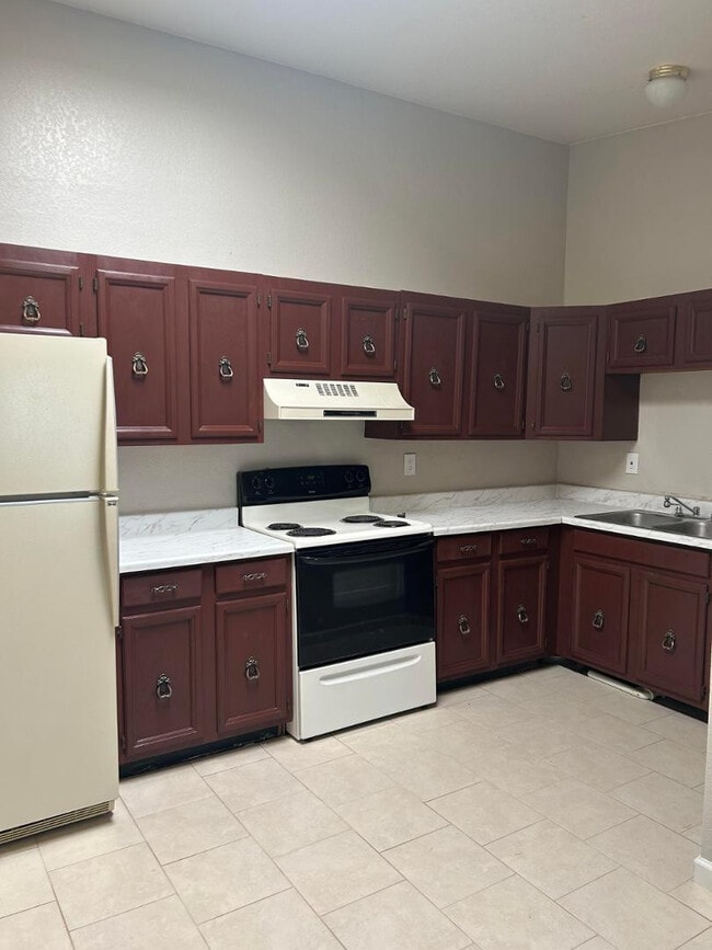 Building Photo - 2524 S Yavapai Rd