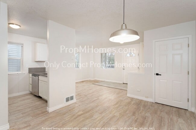 Building Photo - Bright One Bedroom MultiFamily Unit in Arg...