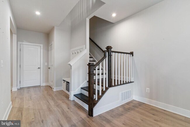 Foto del edificio - 1460 Meadowlark Glen Rd