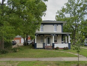 Building Photo - 704 Axtell St