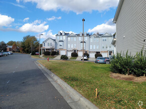 Building Photo - 650 Ganyard Farm Way