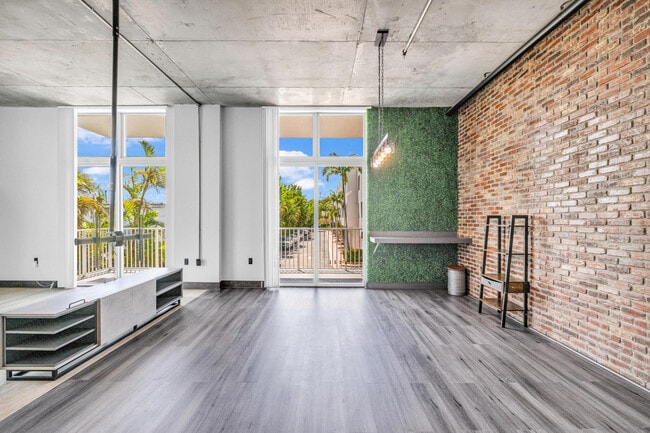 Foto del edificio - 2100 Van Buren St