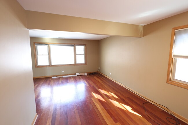 Foto del edificio - 9823 Linn Ave