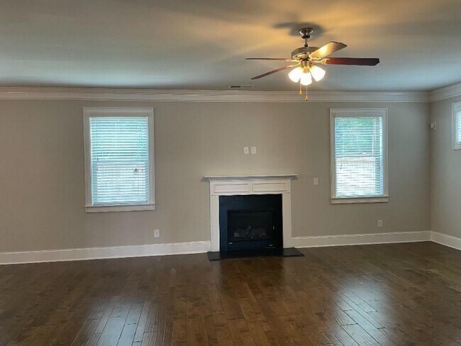 Foto del edificio - 1011 Virginia Oak Ln