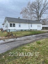Building Photo - 220 W Willow St