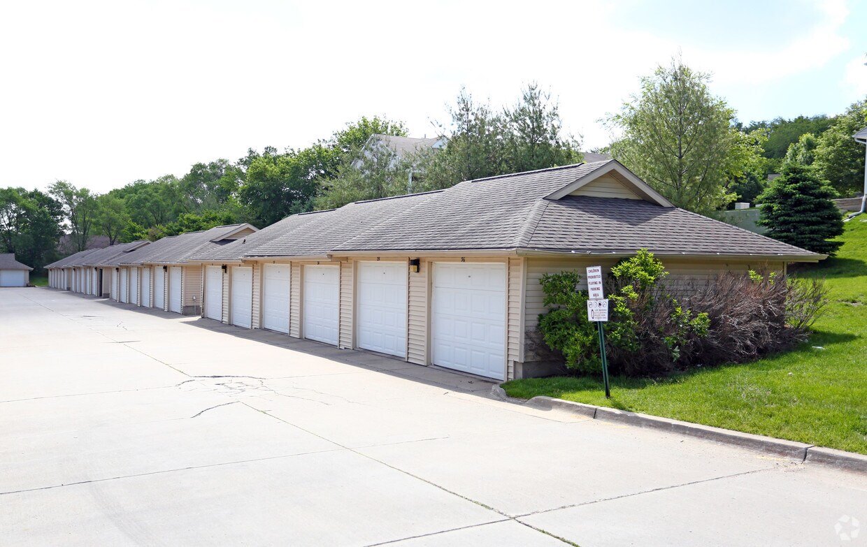 59085924 Sutton Dr, Urbandale, IA 50322 Apartments in Urbandale, IA
