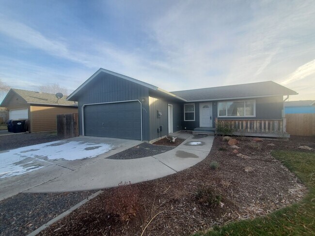 Foto del edificio - 3 Bed 2 Bath - Single Level - Fenced - 2 C...