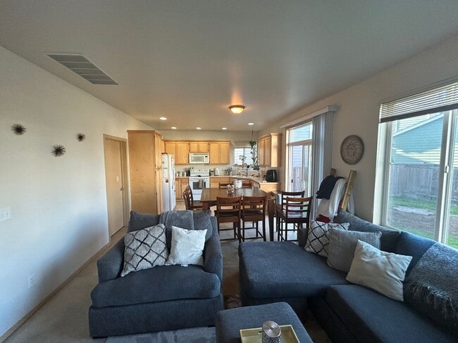 Building Photo - 4B, 2.5BA Pet-friendly home w/2-car garage...