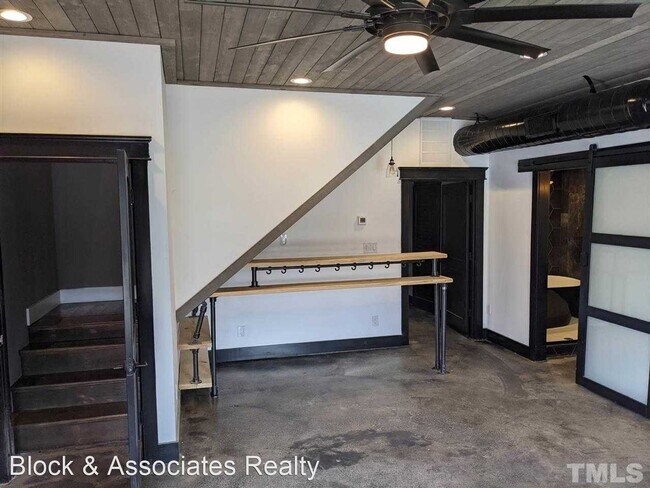 Foto del edificio - 1 br, 1 bath House - 1000- B Calvin St
