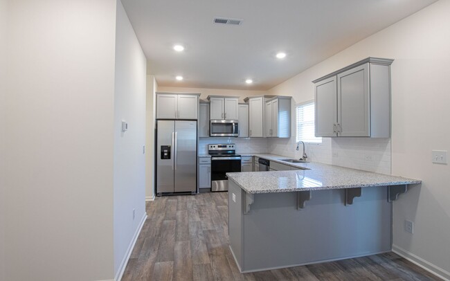 Foto del edificio - BEAUTIFUL 3BD/2.5BTH Townhome - Belmont - ...