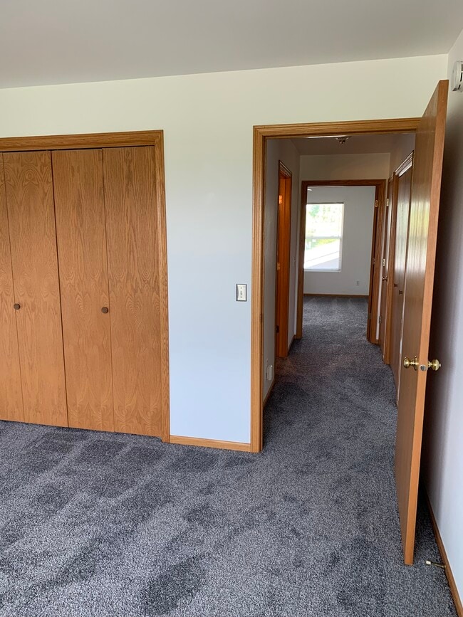 Building Photo - 2161 Sunnyslope Dr