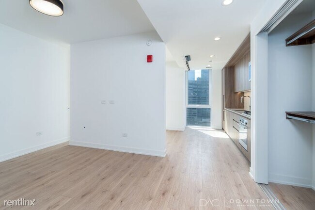 Foto del edificio - 1 br, 1 bath Condo - 350 W Grand Ave