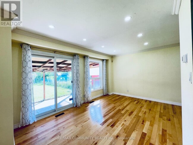 Building Photo - 45 Shepmore Terrace