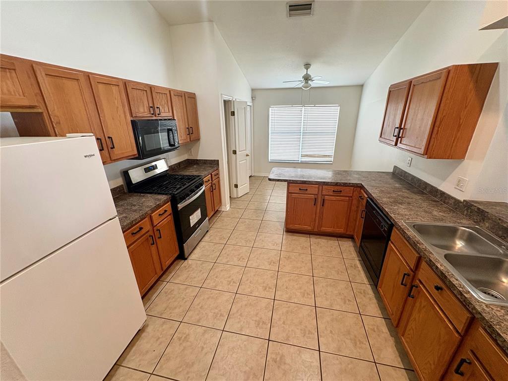 Building Photo - 24905 Siena Dr