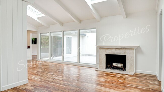 Building Photo - Lovely Home Close to All Amenities ~ Bel Aire Estates