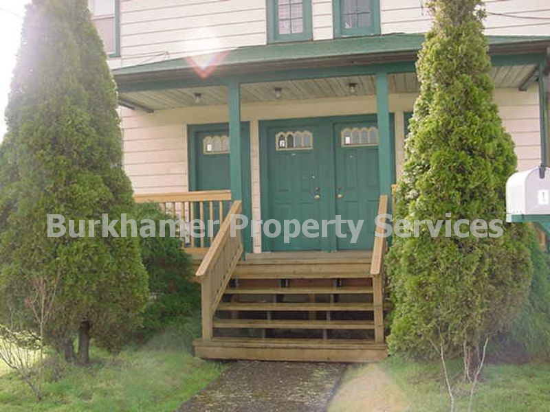 Primary Photo - 105 E King St