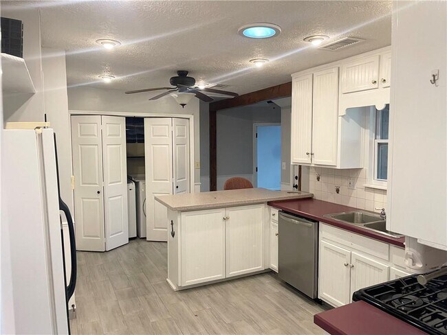 Foto del edificio - 2956 Spring Lake Dr