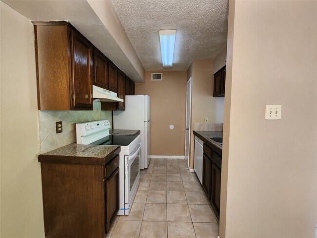 Foto del edificio - 17331 Red Oak Dr