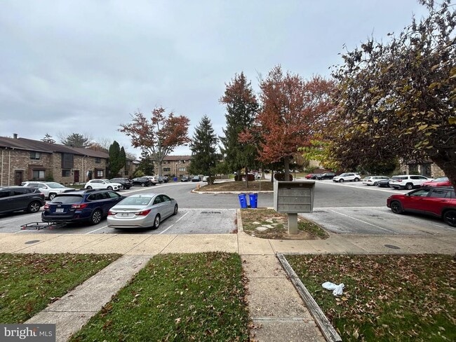 Foto del edificio - 7051 Knighthood Ln