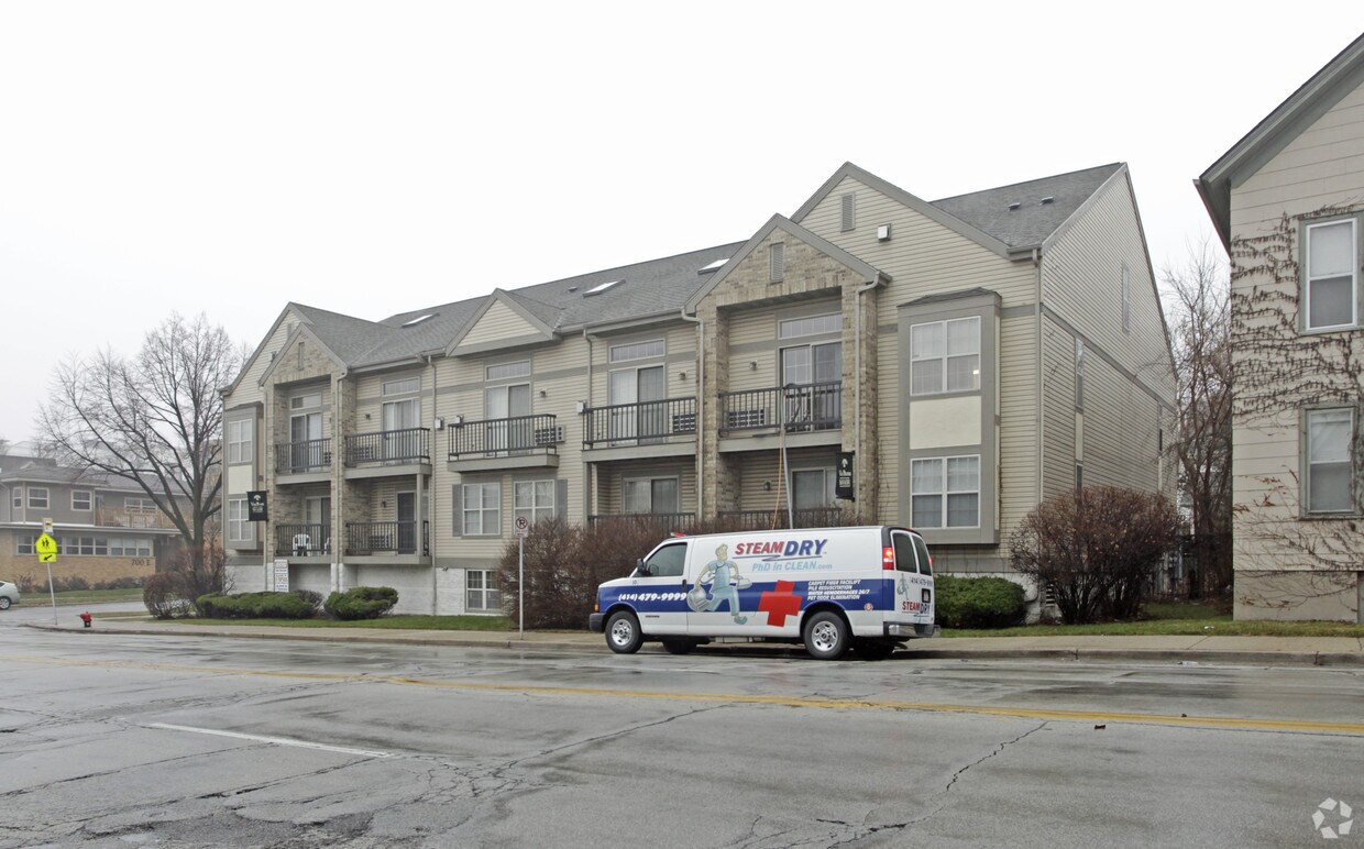 Van Buren Manor Apartments in Milwaukee, WI