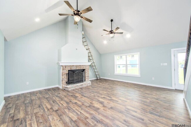 Foto del edificio - 10340 LA-1