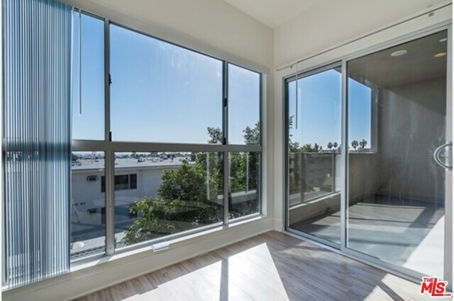 Foto del edificio - 1439 N Poinsettia Pl