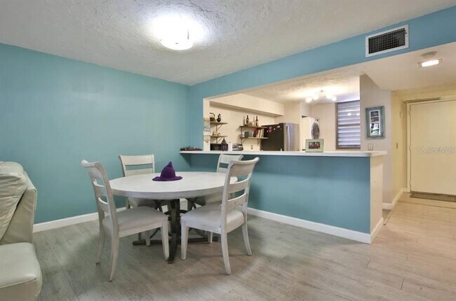 Building Photo - 283 Sherwood Dr