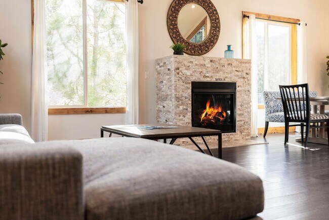 Building Photo - Stunning Fully Furnished 4-Bedroom Home with Amazing Views, EV Charger & Solar in Big Bear!