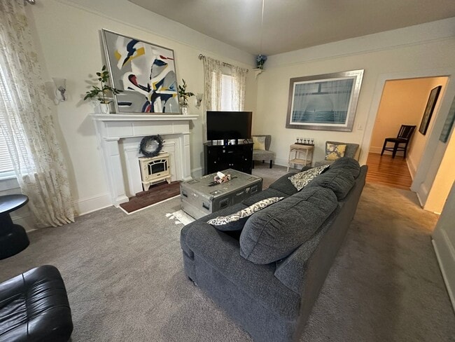 Building Photo - Charming 1 Bedroom, 1 Bath Furnished Or Unfurnished Home Available for Rent with Flexible Lease T...