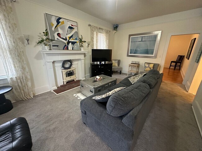 Foto del edificio - Charming 1 Bedroom, 1 Bath Furnished Or Unfurnished Home Available for Rent with Flexible Lease T...