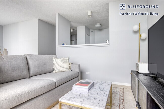 Building Photo - 445 E Ohio St