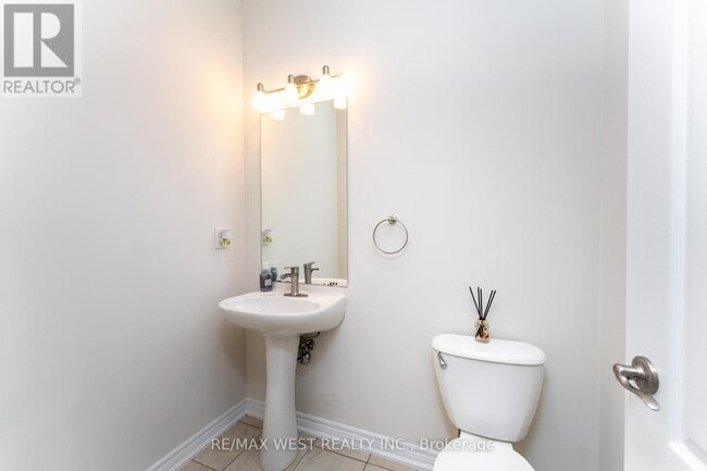 Building Photo - 2120 Fiddlers Way