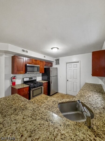 Building Photo - 81 Summer Ave