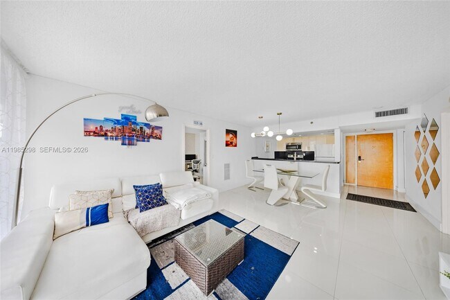 Foto del edificio - 7601 E Treasure Dr