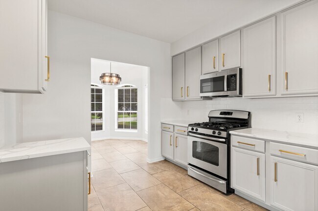 Foto del edificio - 2437 Aspen Dale Dr