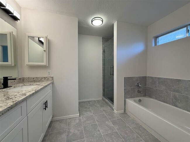 Building Photo - 16910 Pheasant Ridge Dr