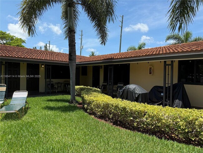 Foto del edificio - 811 NE 10th St