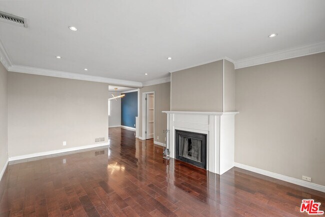 Building Photo - 1342 N Crescent Heights Blvd