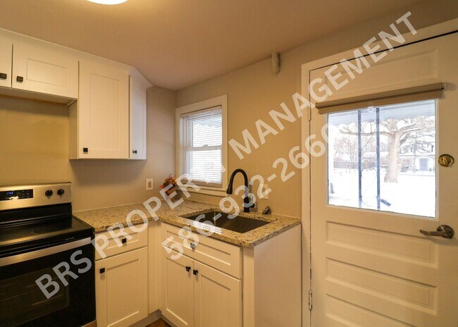 Foto del edificio - 1 Bed, 1 Bath House In Rochester Hills