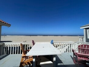 Building Photo - 4027-4029 Ocean Dr