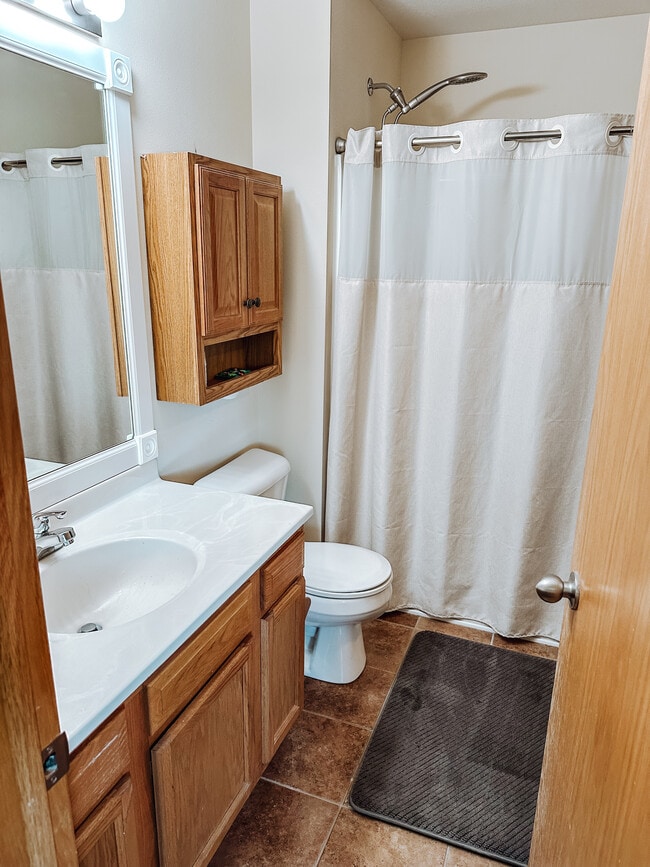 Master Bathroom - 4703 NE Hayes Dr