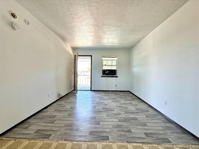 Foto del edificio - 302 Calhoun Dr