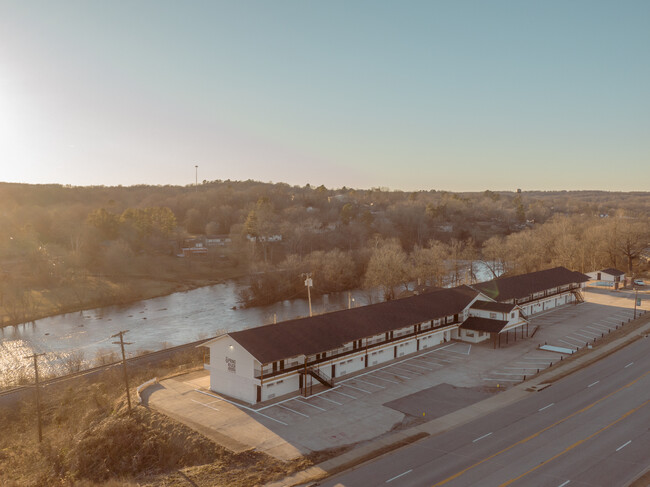 Foto del edificio - Spring River Commons