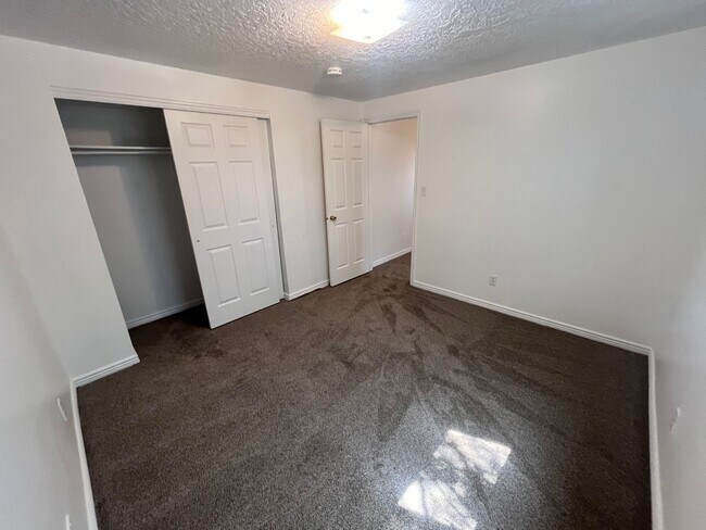 Building Photo - Lovely Townhouse for Rent in Orem, UT