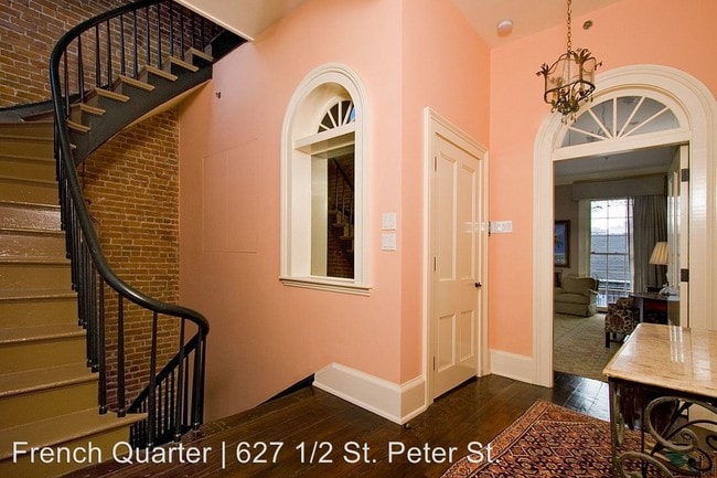 Building Photo - 627 1/2 Saint Peter St